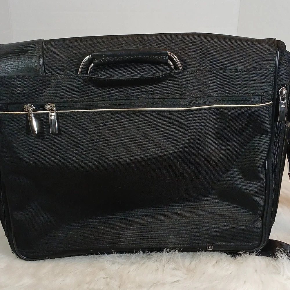 Tumi Arrive Black Messenger Bag Unisex